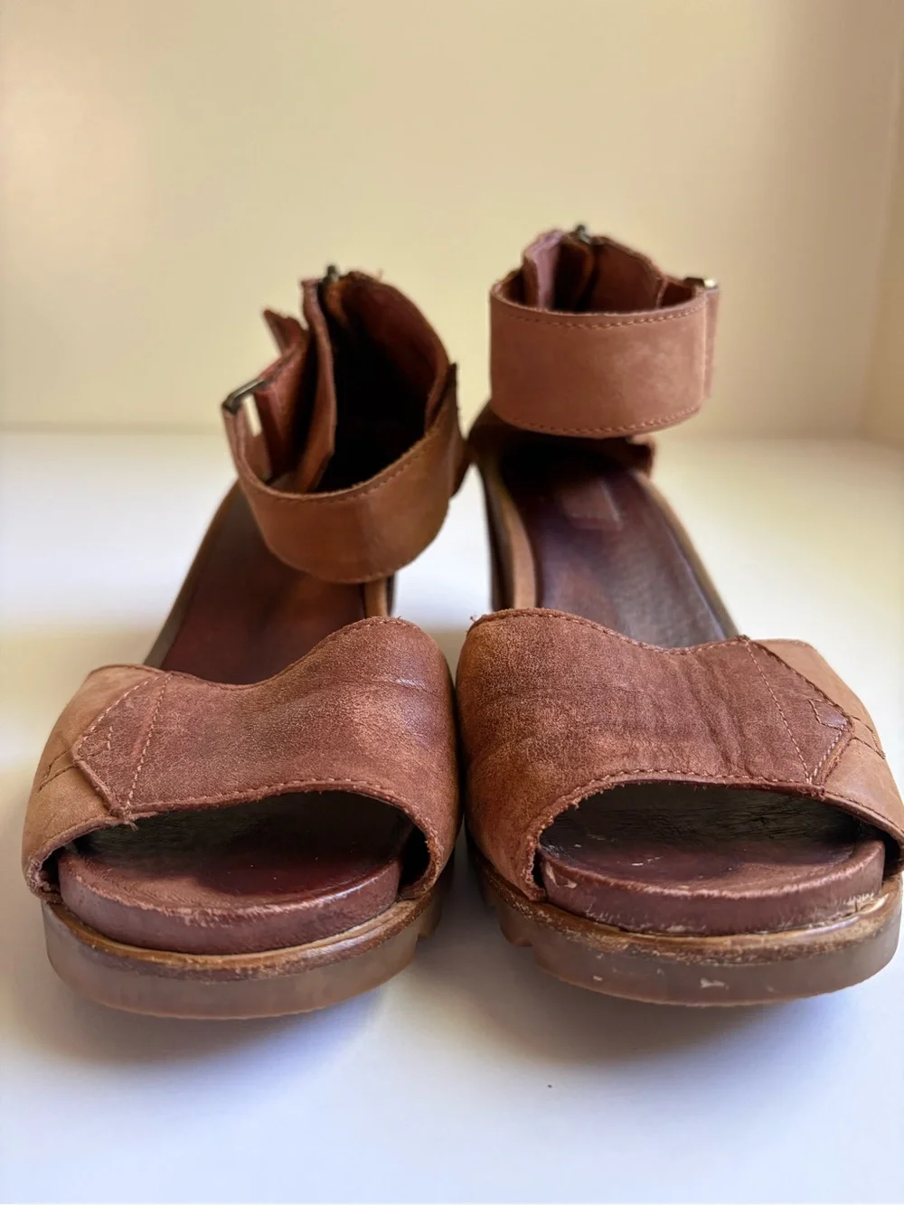 Sorel Joanie 2 Brown Ankle Strap Leather Wedge Sandals Open Toe Back Zip Size 10